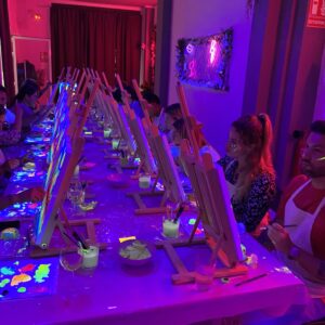 26/12/2025 - Arte neón y vermuts